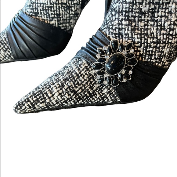 🛍 Steve Madden Tweed Jeweled Boot 5.5 - Picture 2 of 6
